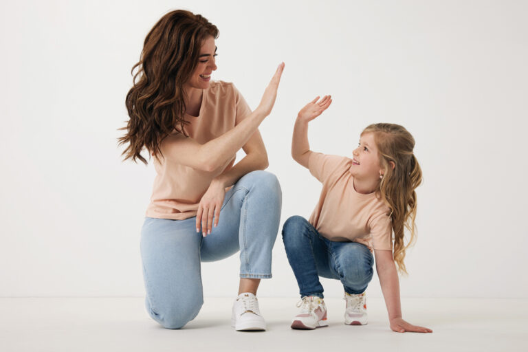 T-shirt da bambino Koli in cotone riciclato, peach nectar