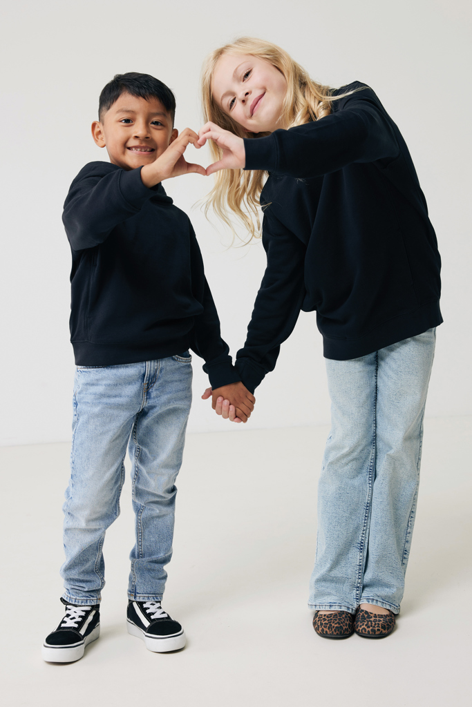 Yengo KidsHoodie mit Seitentaschen aus rec. Baumwolle, schwa