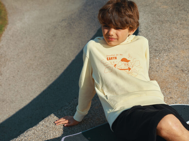 Yengo KidsHoodie mit Seitentaschen aus rec. Baumwolle, cream