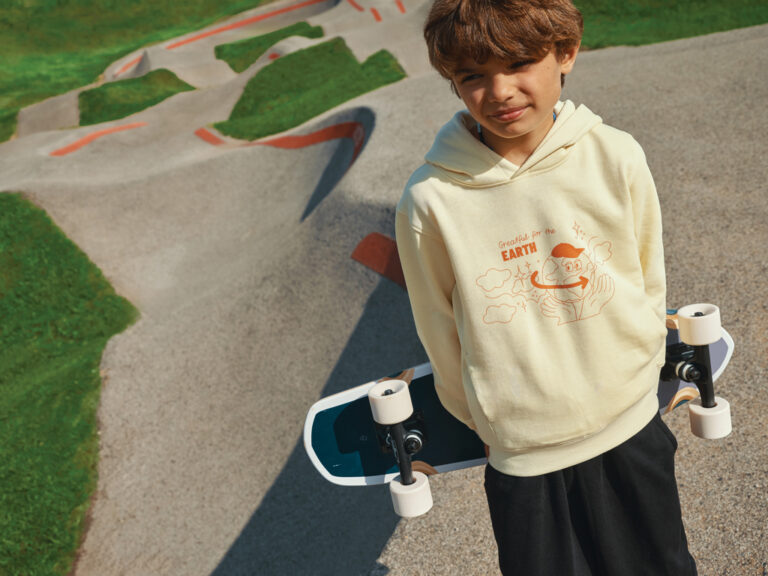 Yengo KidsHoodie mit Seitentaschen aus rec. Baumwolle, cream