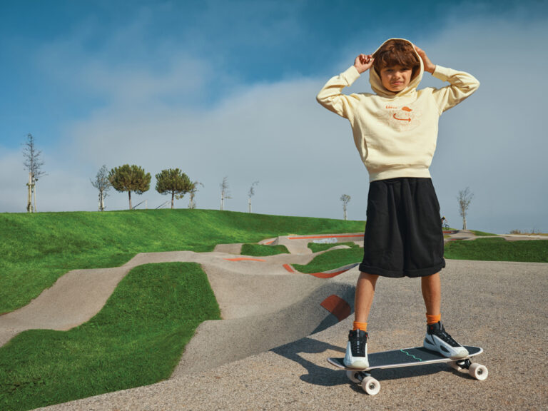 Yengo KidsHoodie mit Seitentaschen aus rec. Baumwolle, cream